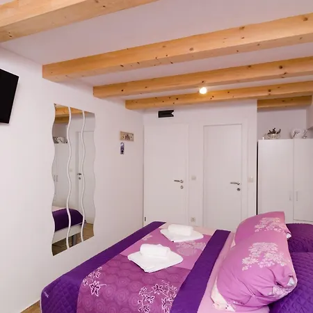 Lavender Garden - First Floor - 3 Lejlighed *